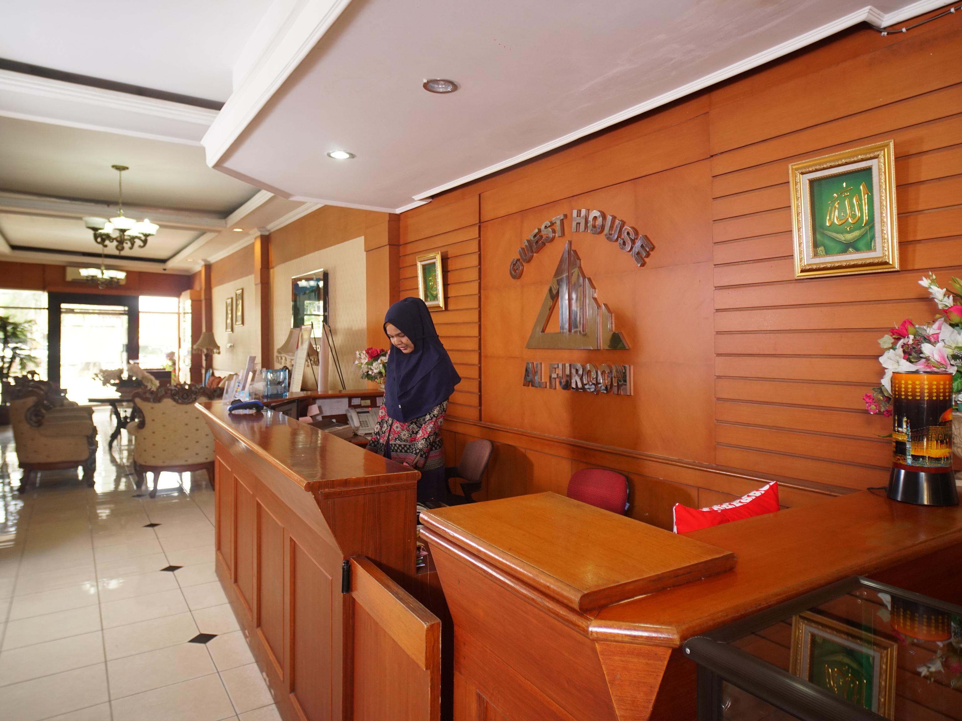 Capital O 142 Hotel Al Furqon Syariah Palembang Buitenkant foto