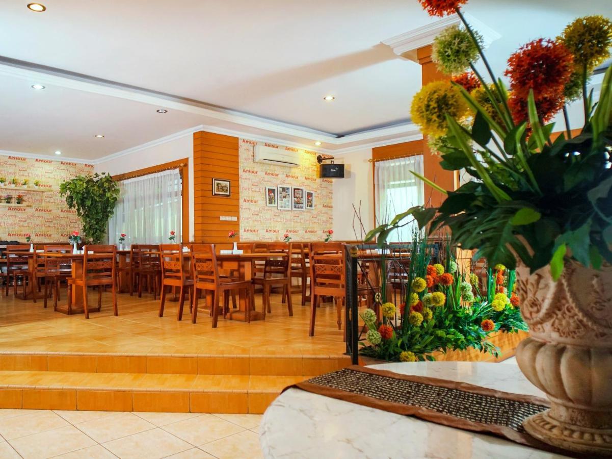 Capital O 142 Hotel Al Furqon Syariah Palembang Buitenkant foto