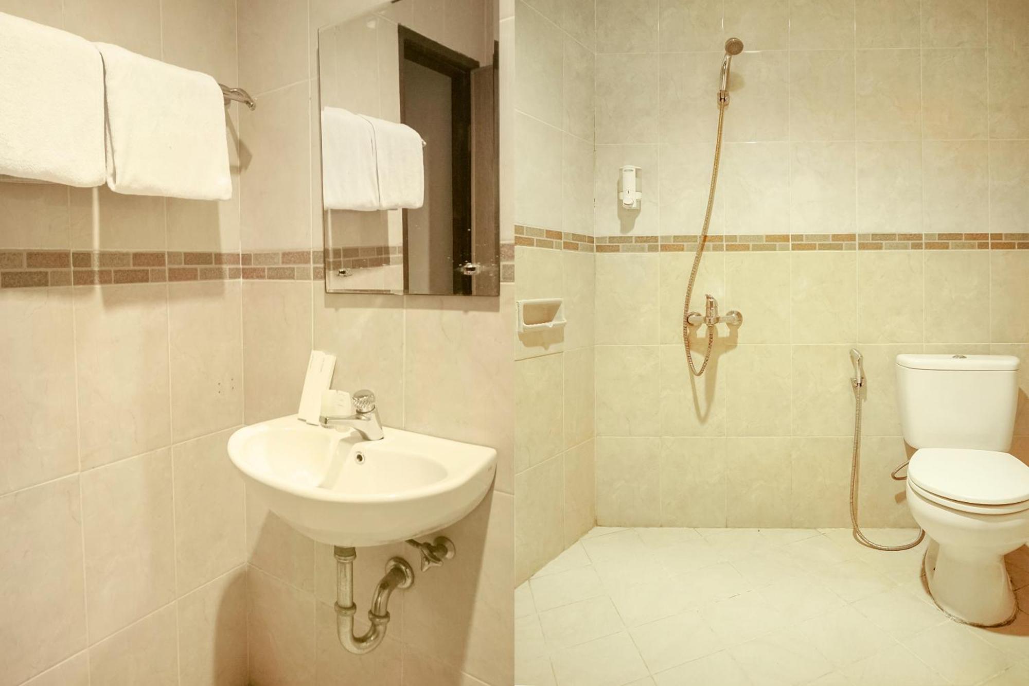 Capital O 142 Hotel Al Furqon Syariah Palembang Buitenkant foto