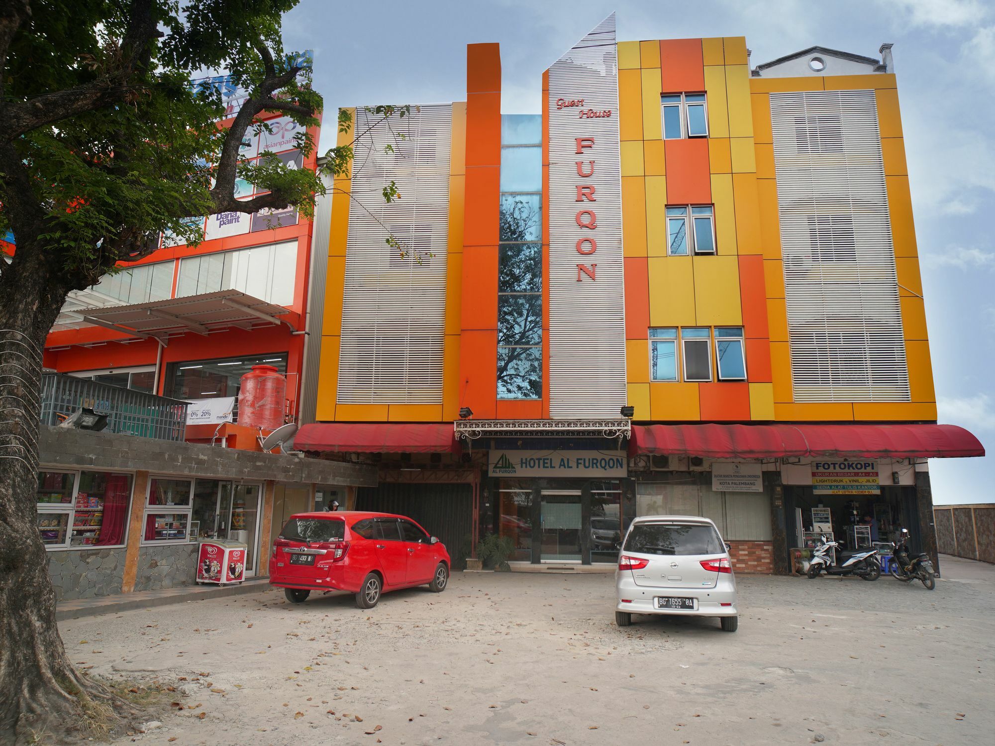 Capital O 142 Hotel Al Furqon Syariah Palembang Buitenkant foto